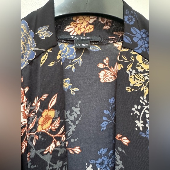 ✨ Tahari floral duster size L/XL - Picture 9 of 10